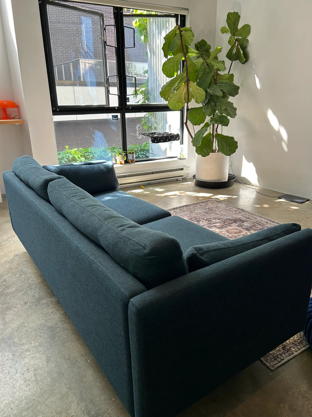 Couch - photo 2