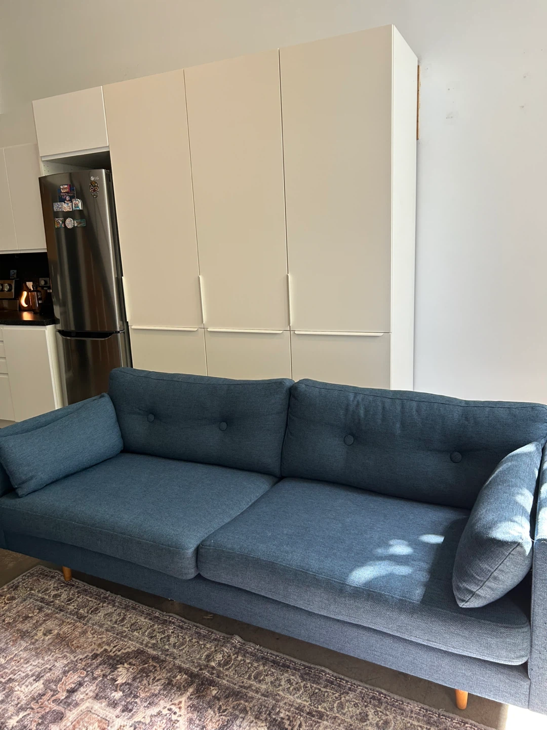 Couch - photo 3