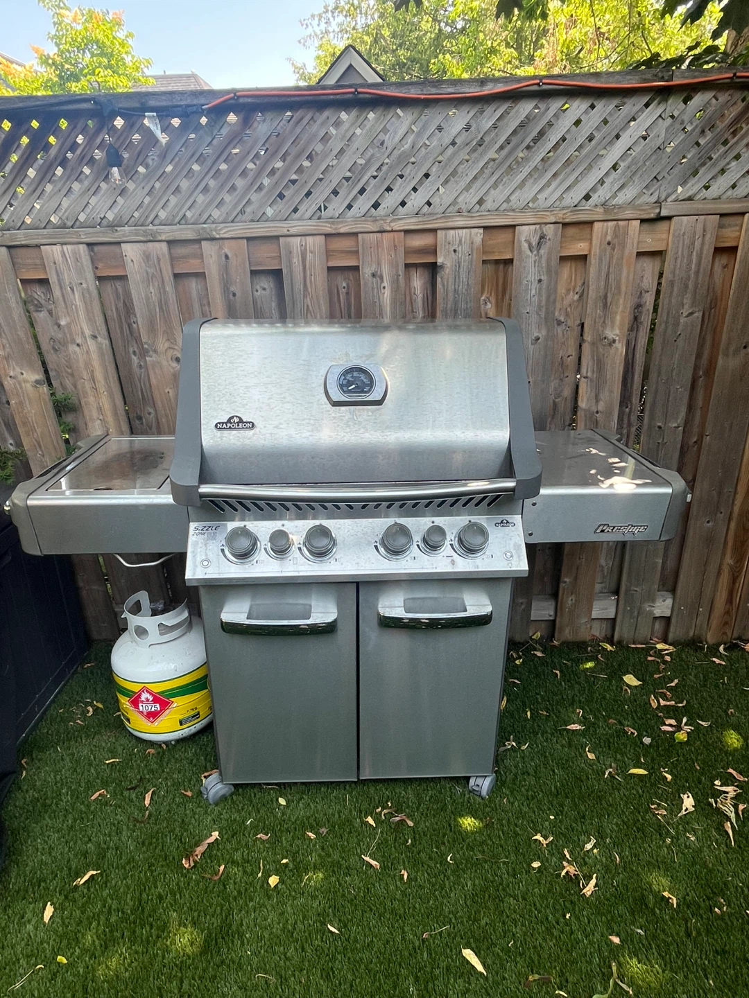 Napoleon Prestige 500 Propane BBQ