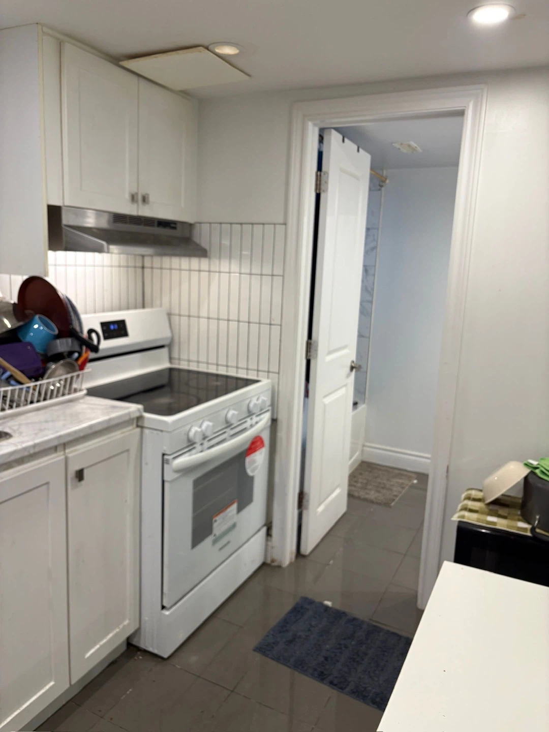 Basement apartment - 2 Rooms for rent