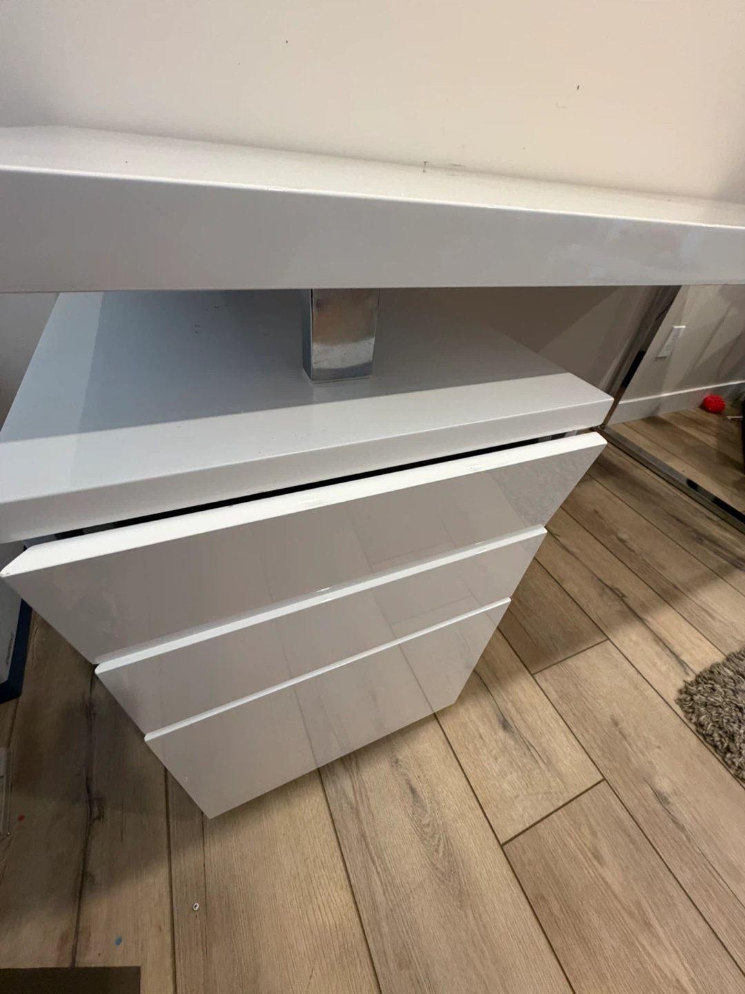 White high-gloss desk with chrome legs - photo 4