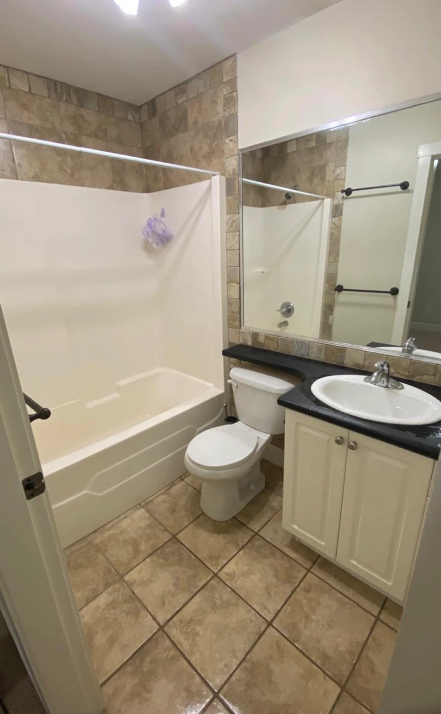 Beautiful Basement Suite for rent . - photo 3