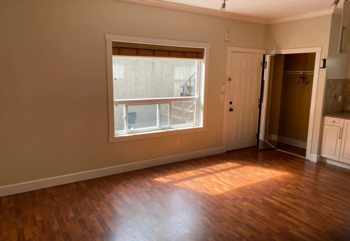 Beautiful Basement Suite for rent . - photo 5