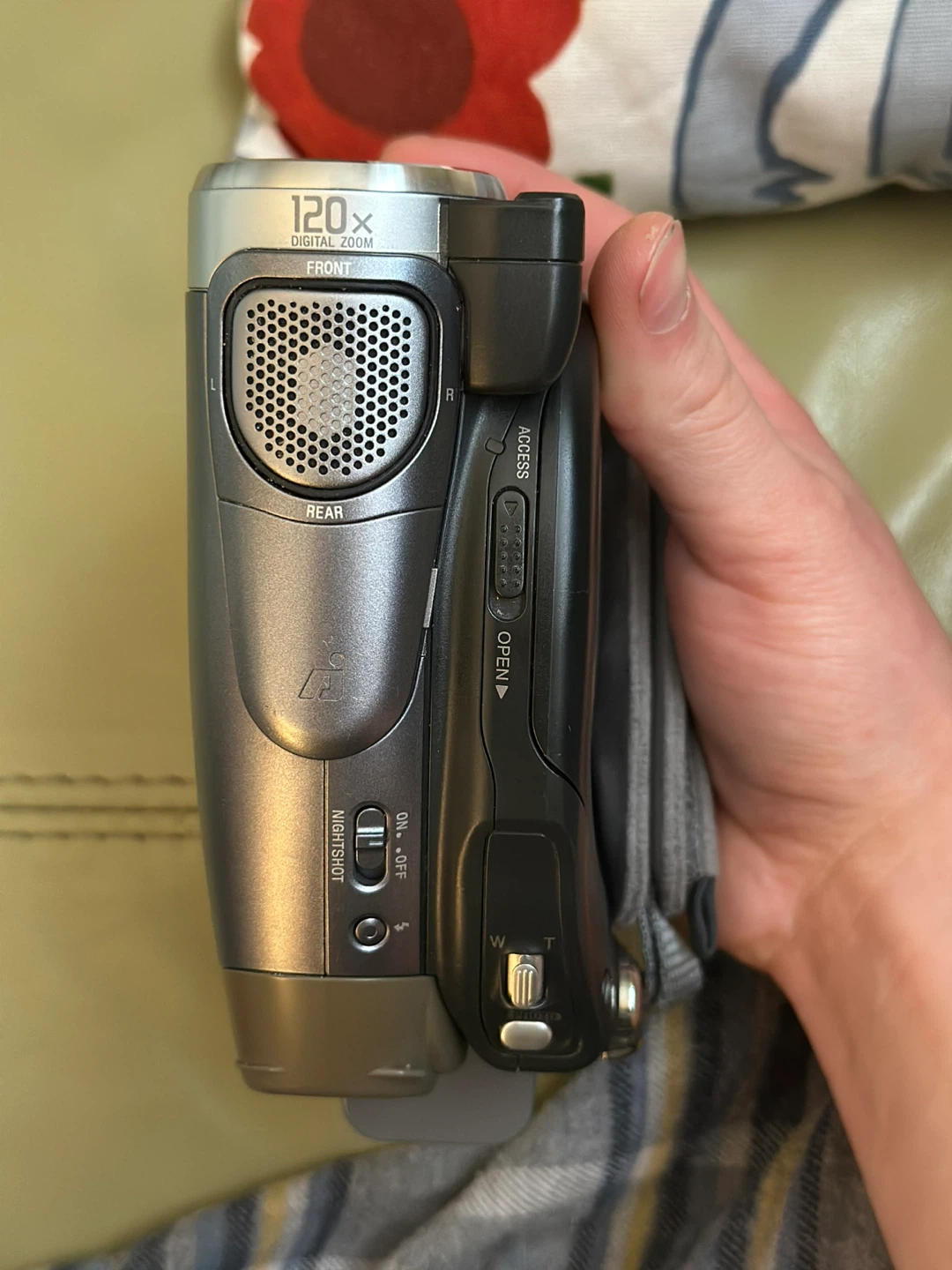 Sony Handycam DCR-DVD403 Camcorder - photo 4