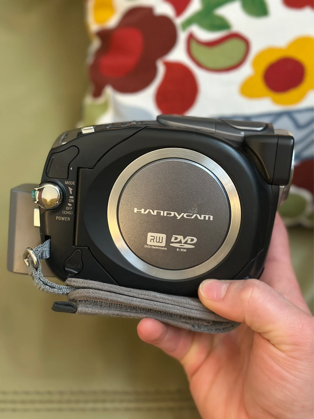 Sony Handycam DCR-DVD403 Camcorder - photo 3