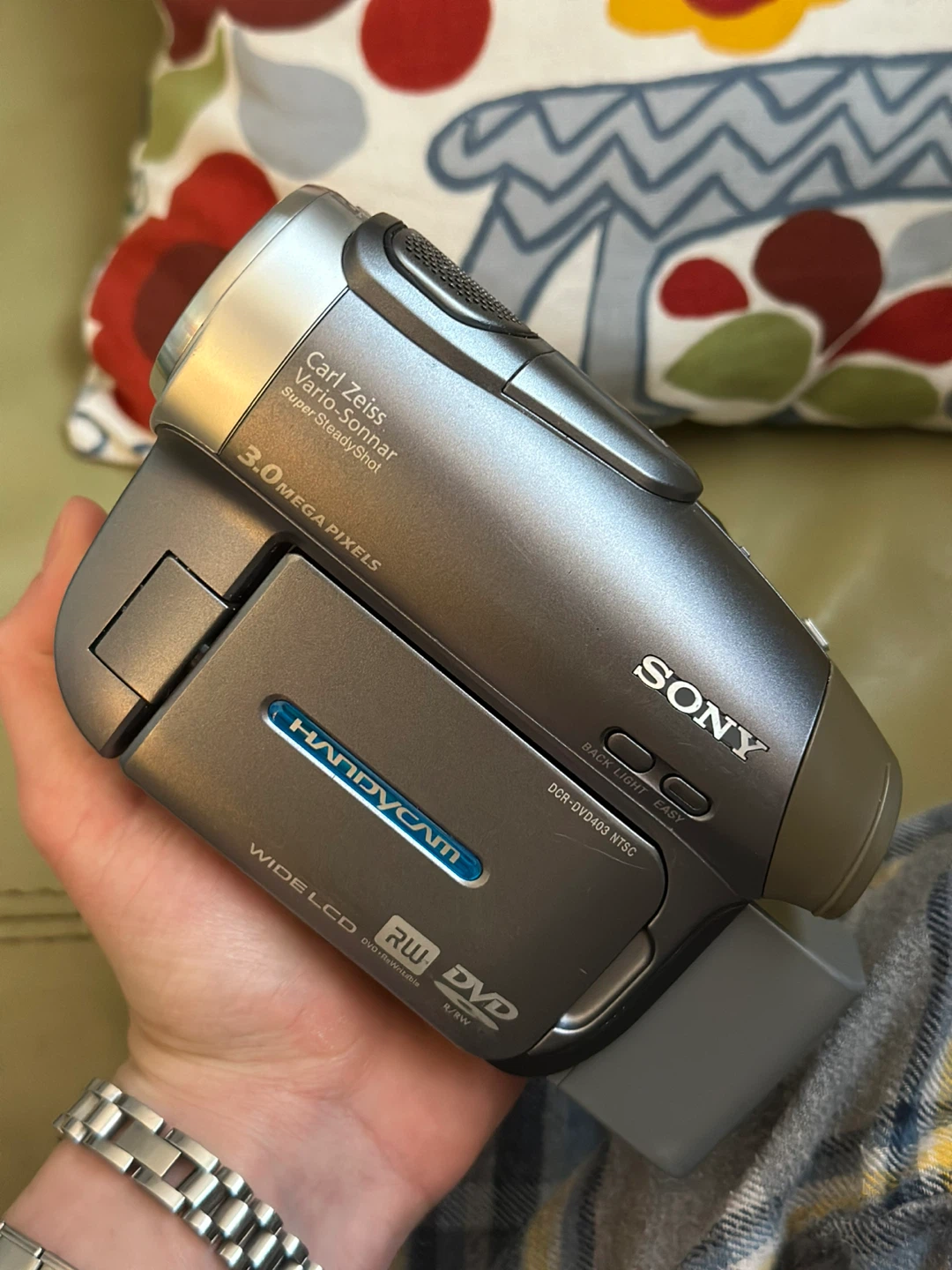 Sony Handycam DCR-DVD403 Camcorder - photo 2