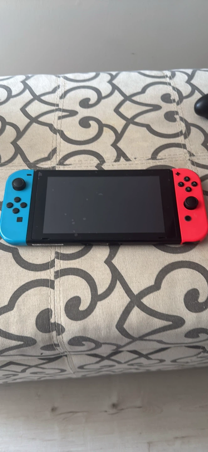 Nintendo Switch Mario Kart 8 Deluxe Bundle