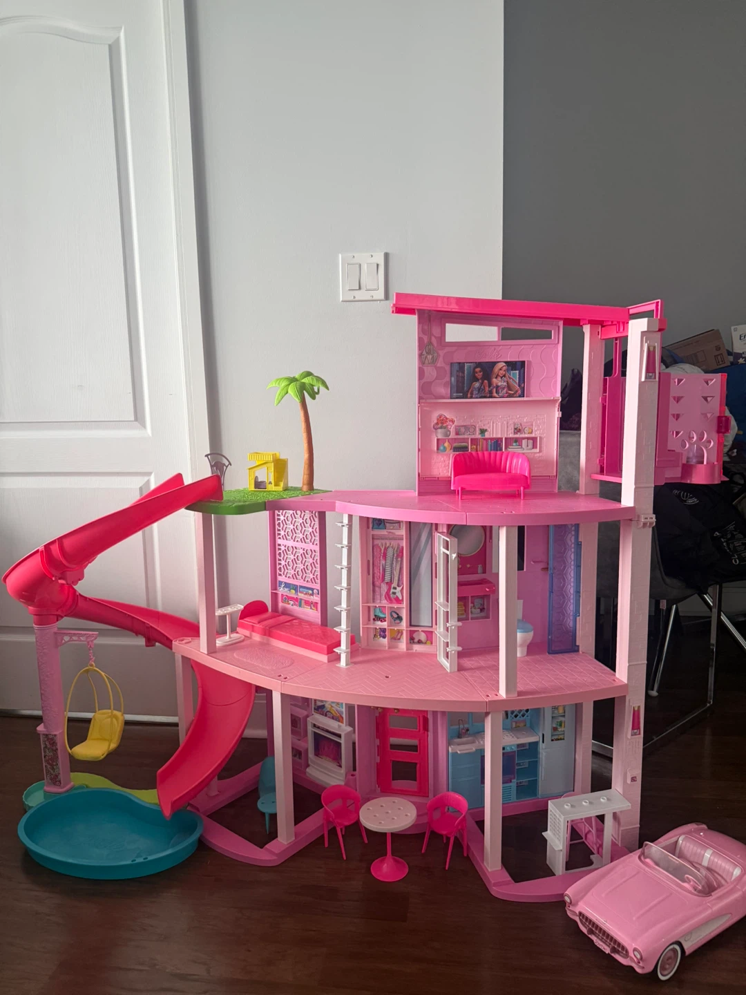 Barbie Dreamhouse Playset with some Accessories