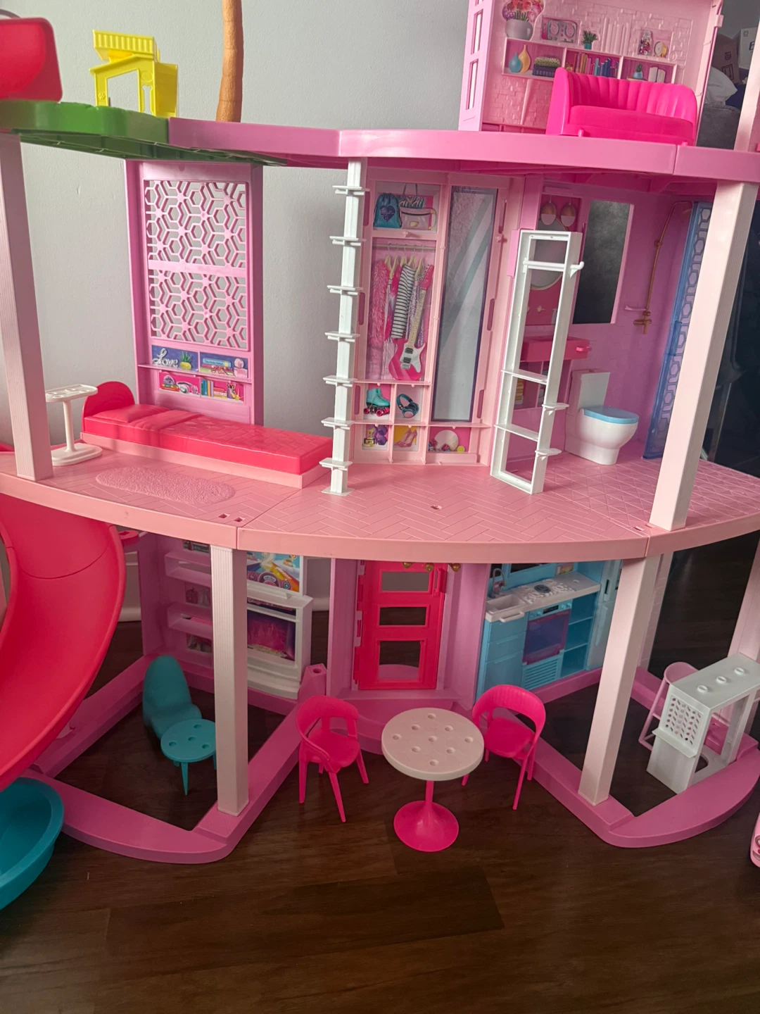 Barbie Dreamhouse Playset with some Accessories - photo 2