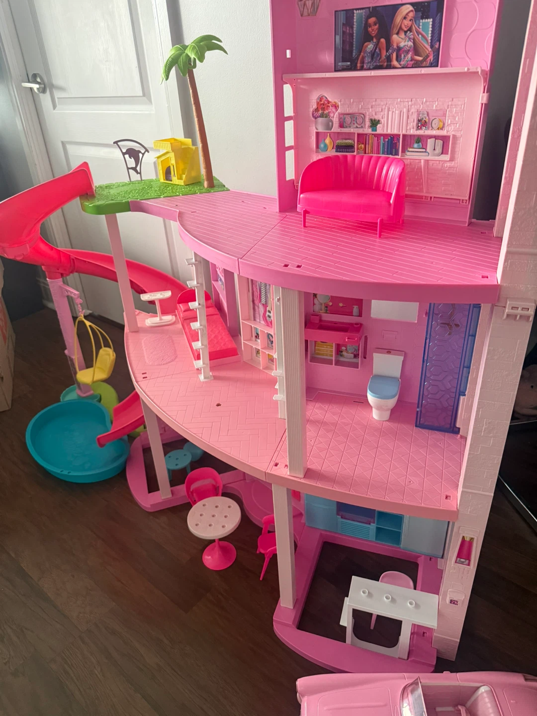 Barbie Dreamhouse Playset with some Accessories - photo 4
