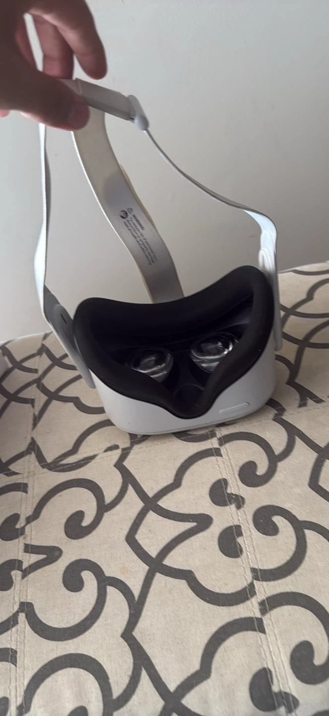 Oculus Quest 2 128GB VR Headset - photo 4