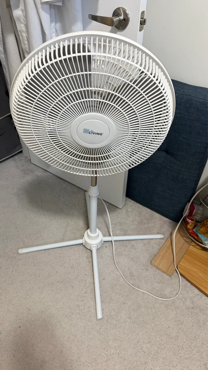 LIVING 16 inch Pedestal Fan - photo 2