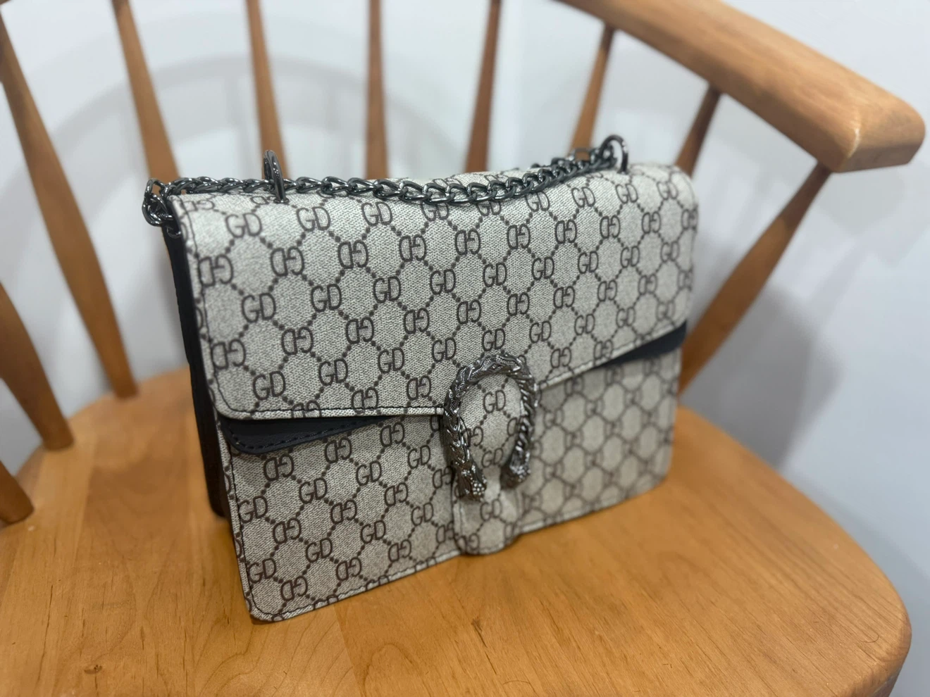 Elegant monogram chain handbag | Beige & black |
