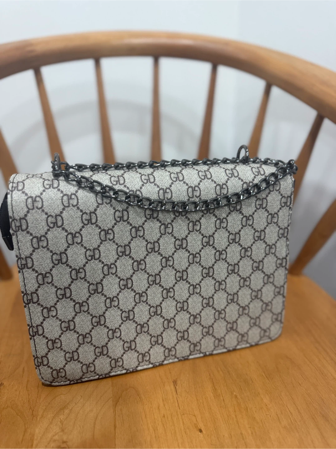 Elegant monogram chain handbag | Beige & black | - photo 3