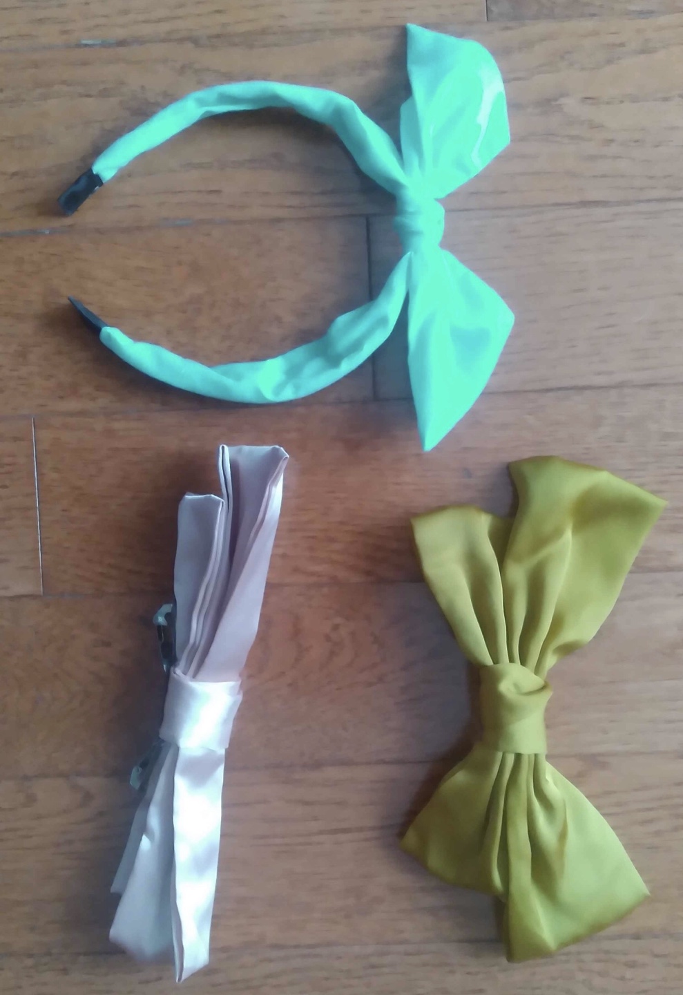 Girl's Hair accessories $2