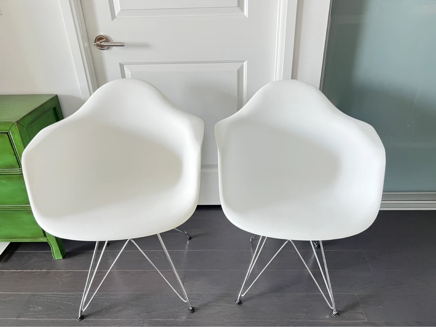 Set of 2 White Accent Chairs