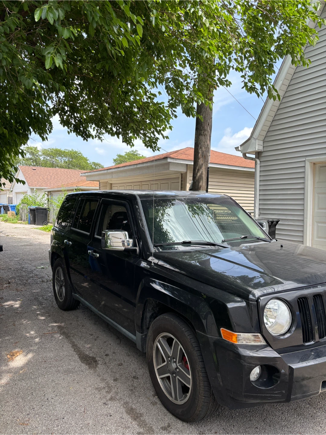 Black Jeep Patriot SUV - photo 2
