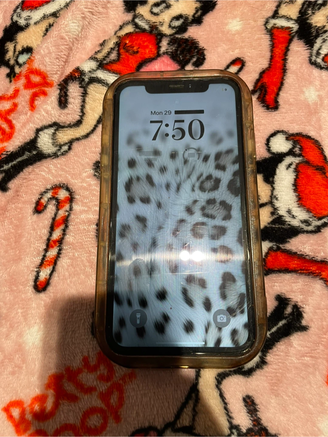 iPhone XR - Cracked Back