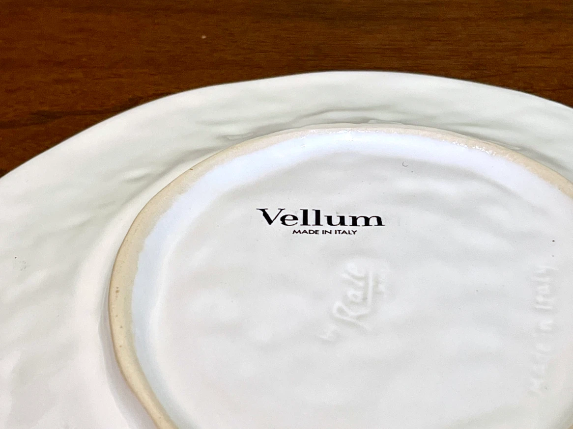 Vellum Dinnerware Set of Four - Made in Italy - New Condition - photo 2
