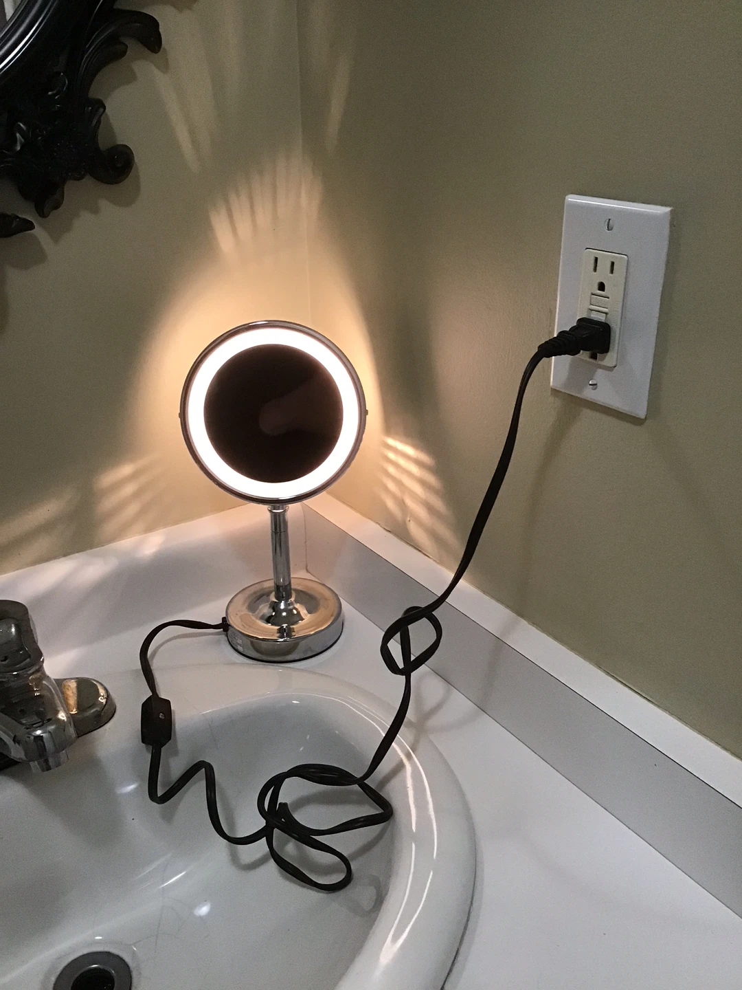 Lighted Vanity Mirror - photo 3