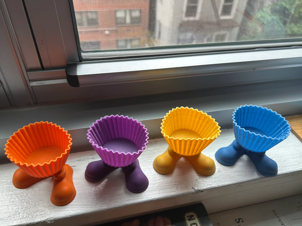 Set of 4 Silicone Muffin Cups with Legs