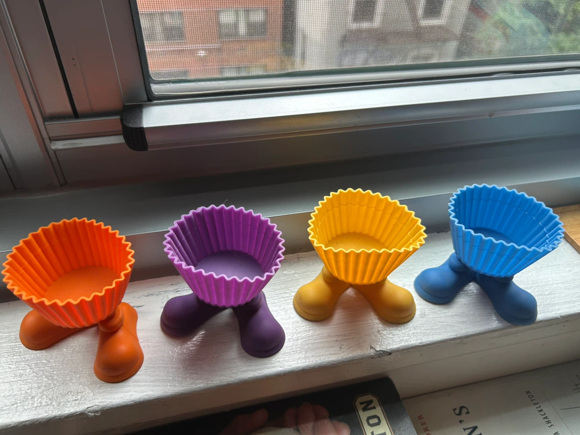 Set of 4 Silicone Muffin Cups with Legs - photo 2