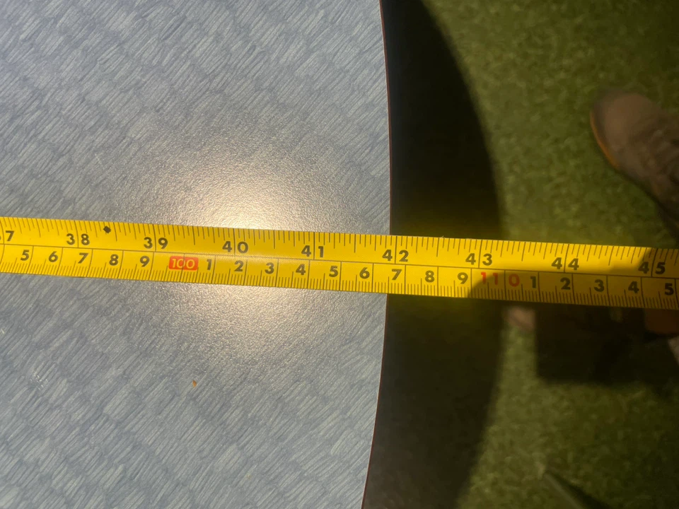 Round Table with Metal Legs - photo 2