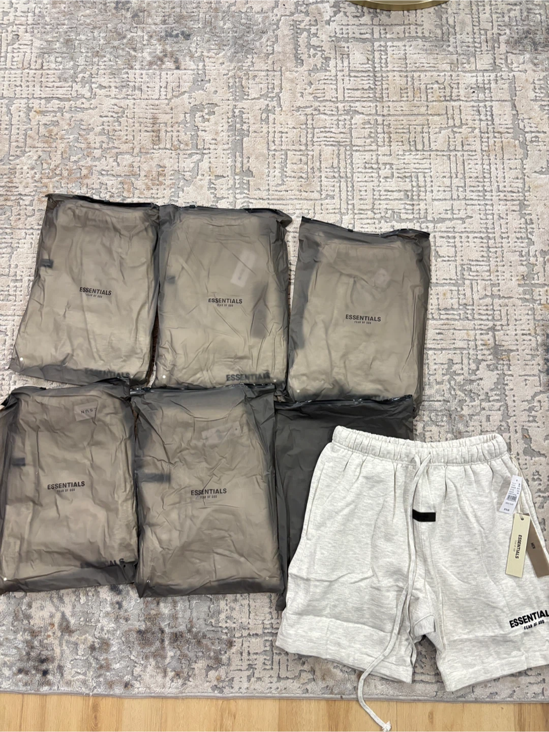 Essentials shorts medium