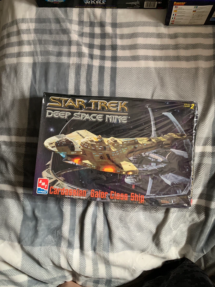 Star Trek Deep Space Nine Cardassian Galor Class Ship Model Kit