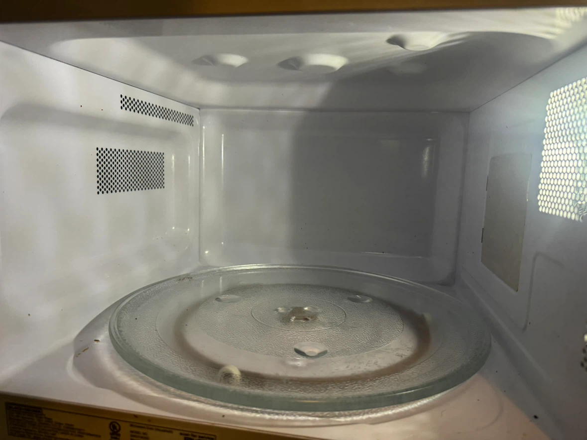 BLACK+DECKER Microwave Oven - photo 2