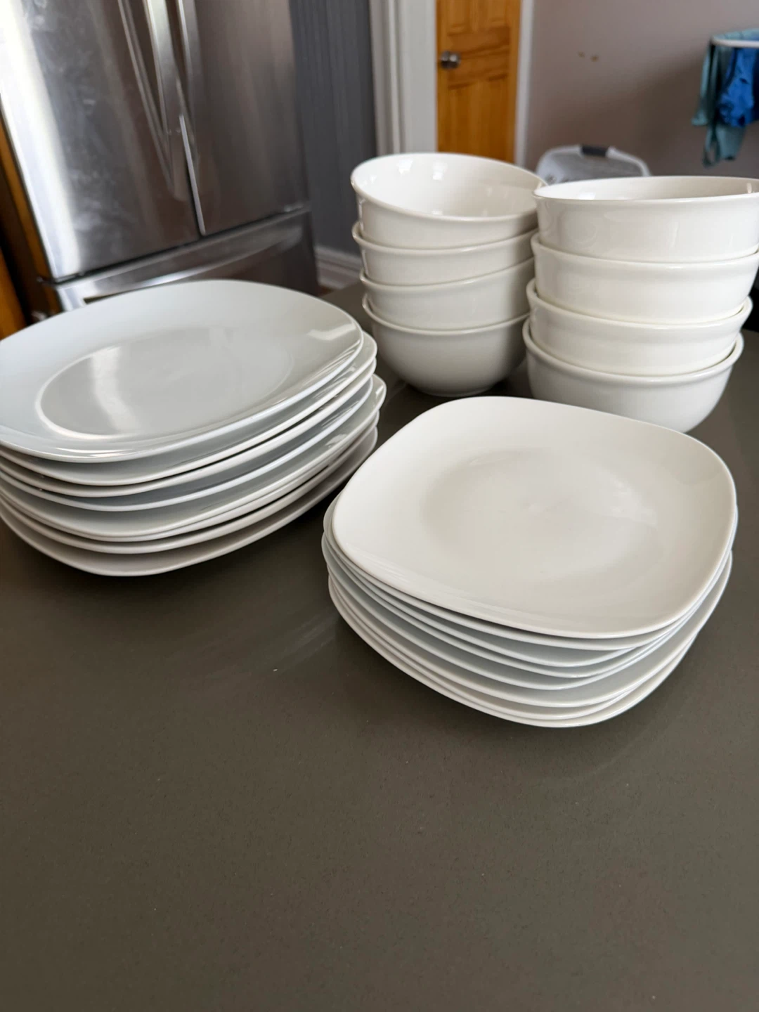 Set of 8 White Square Dinner Plates, side plates & bowls - photo 2
