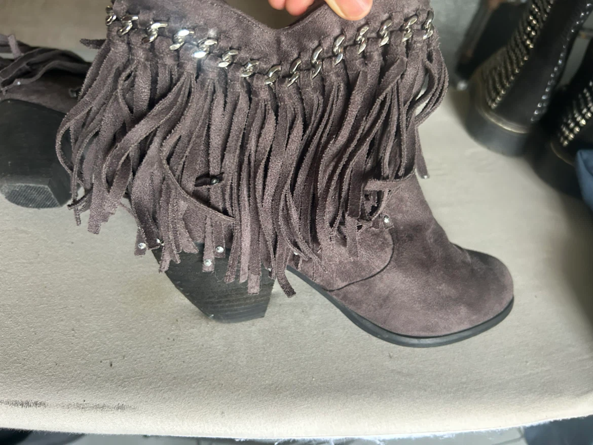 Women's Grey Suede Fringe Boots - photo 3