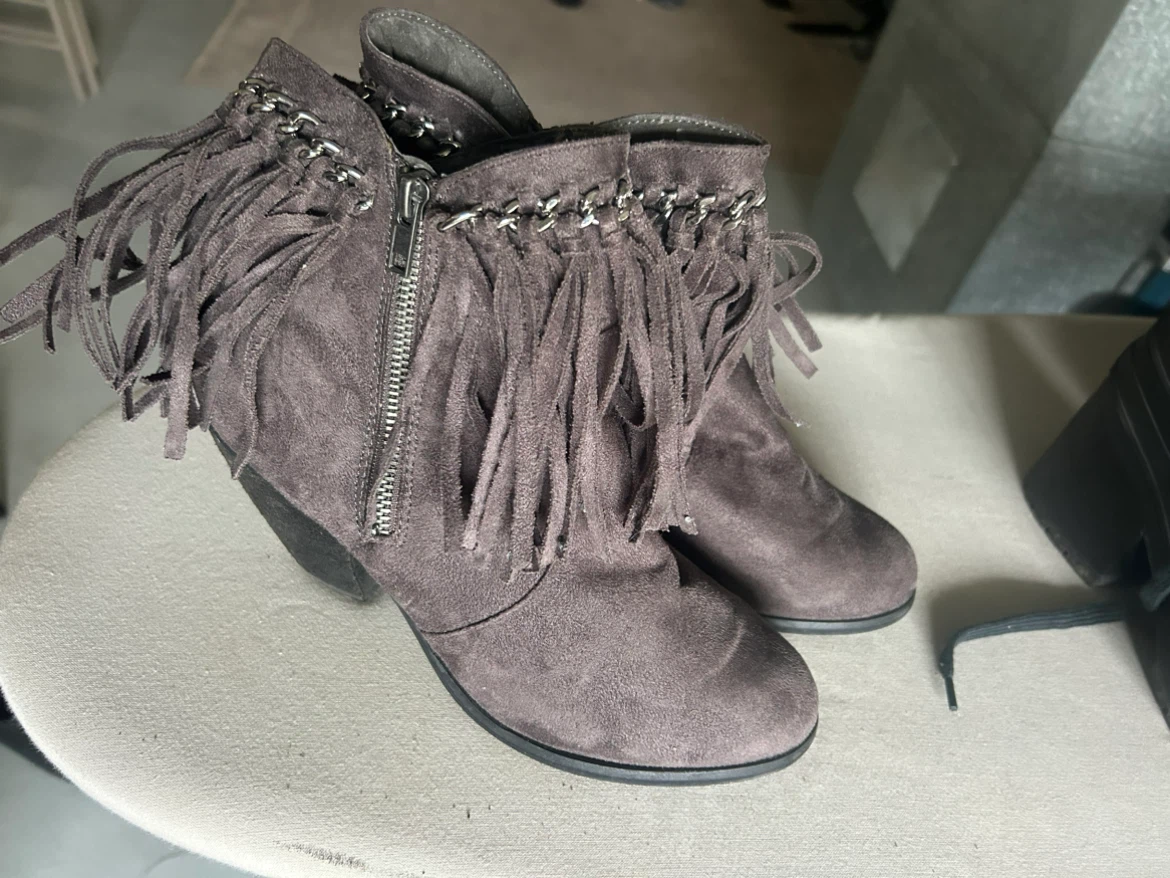 Women's Grey Suede Fringe Boots - photo 4