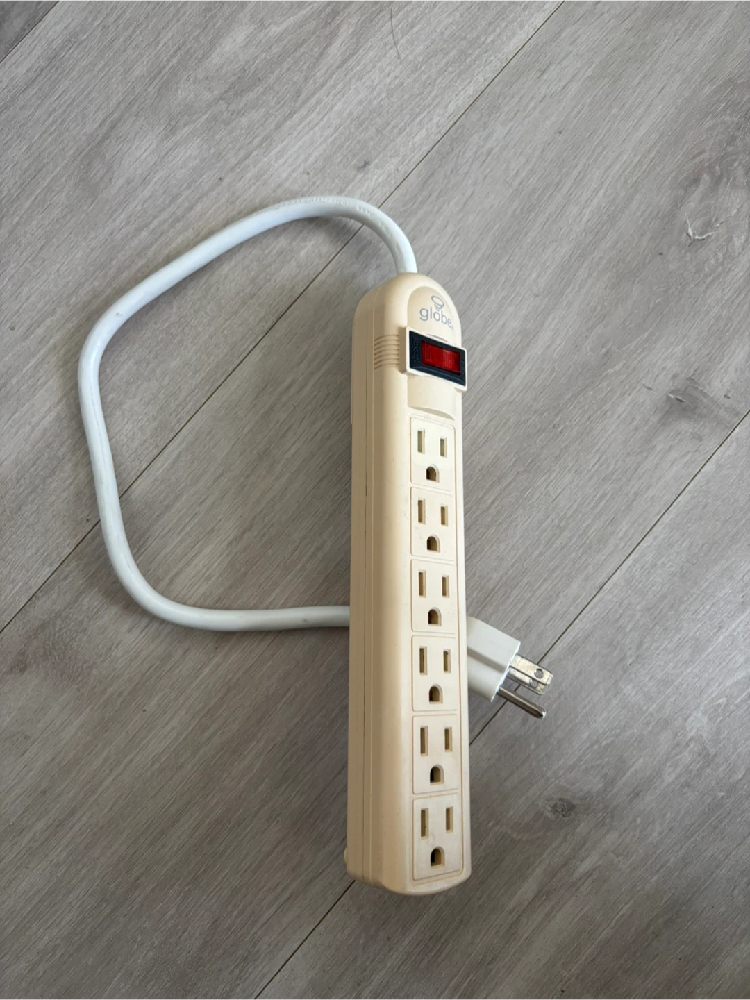 Globe Power Strip with 6 Outlets and On/Off Switch