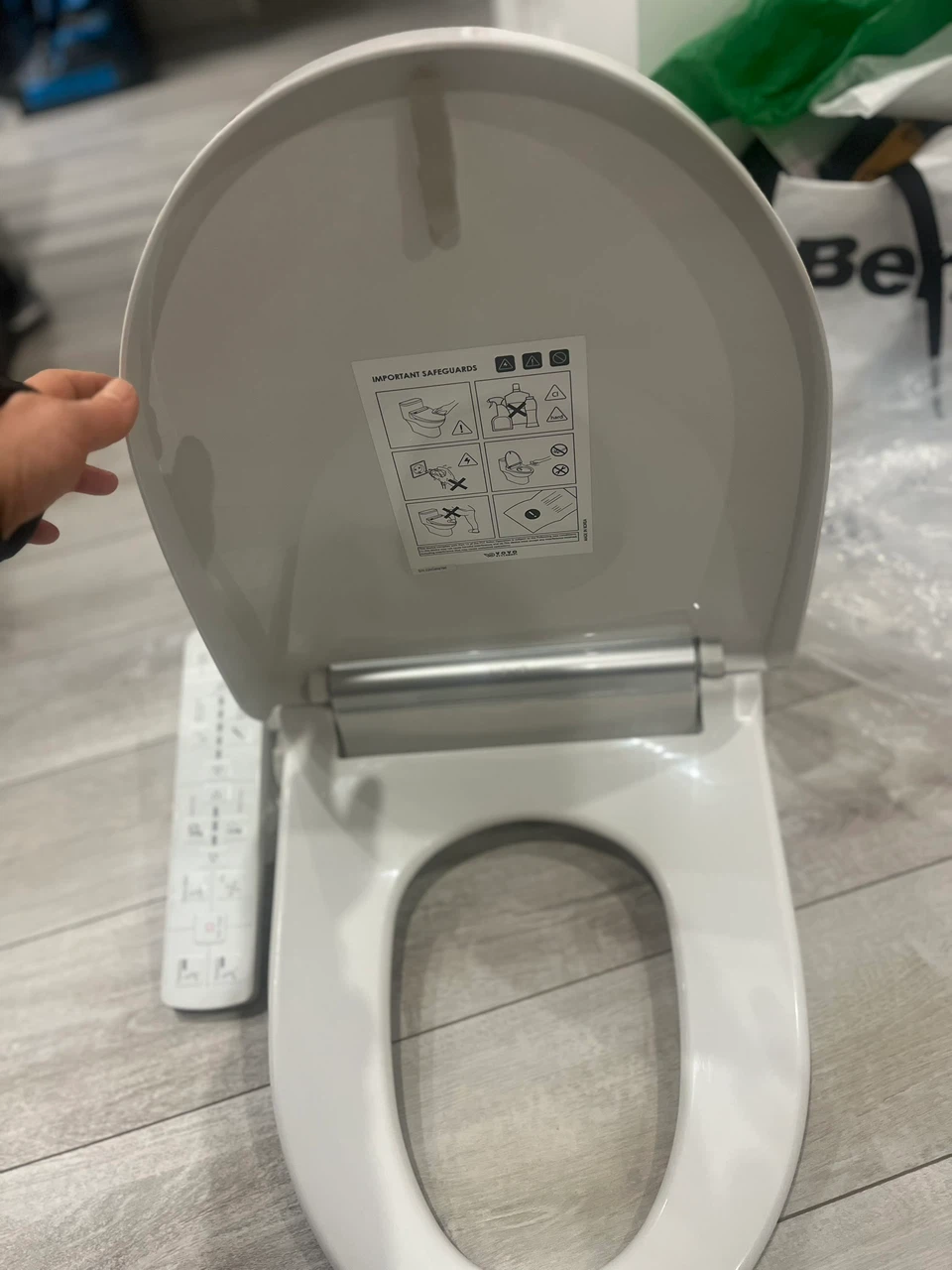 VOVO Electronic Bidet Toilet Seat - photo 2