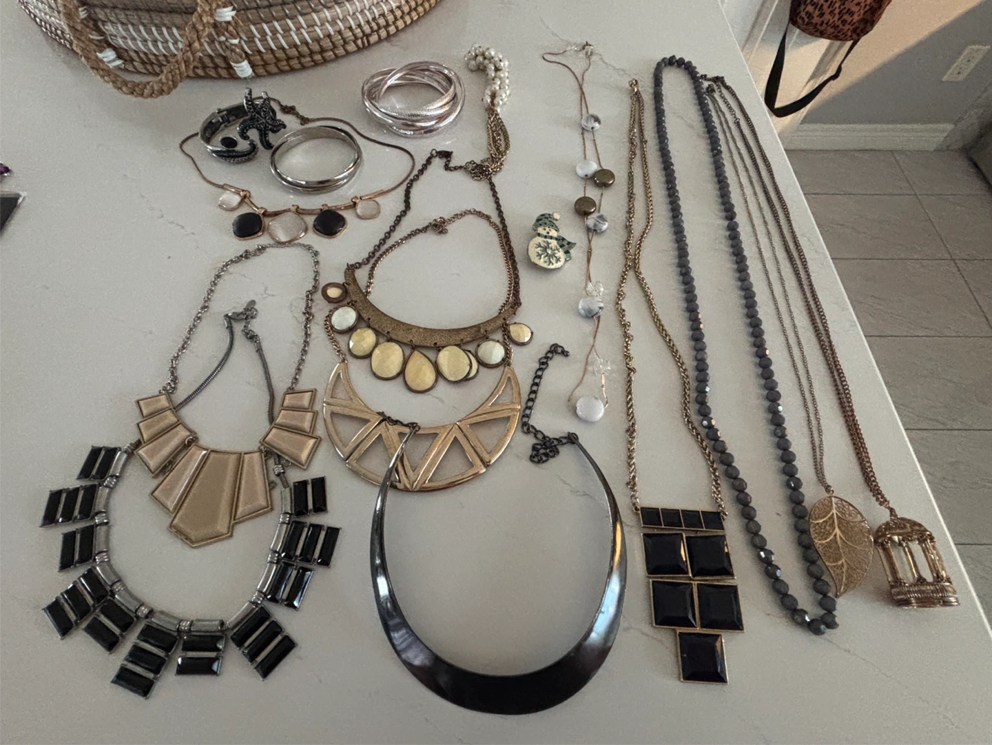 Assorted Women's Necklaces/Bracelets Collection