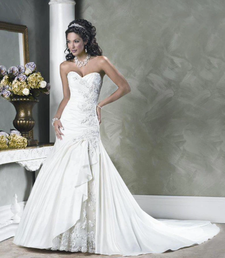 beautiful White Wedding Grown and Veil with Beaded Edge