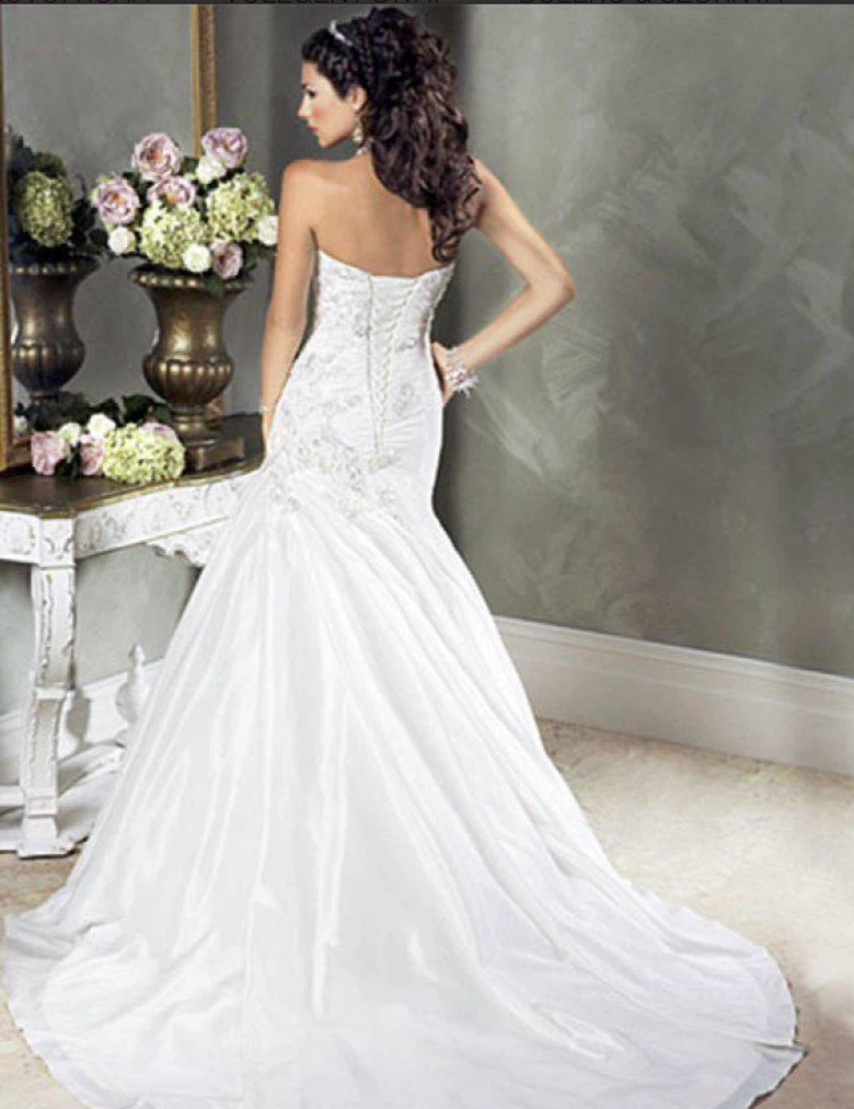 beautiful White Wedding Grown and Veil with Beaded Edge - photo 2