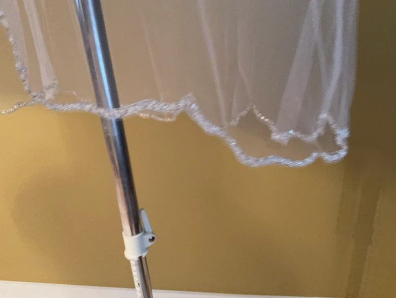 beautiful White Wedding Grown and Veil with Beaded Edge - photo 4