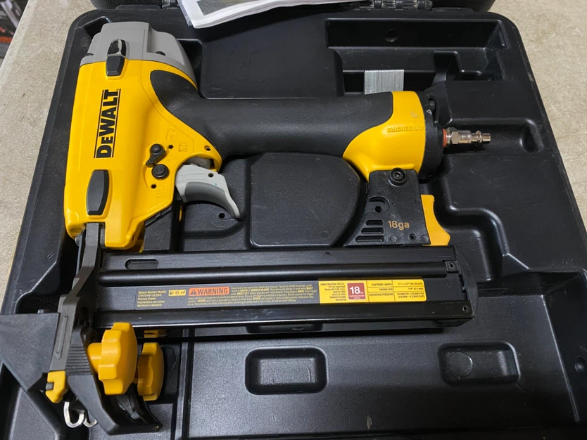 Dewalt 18g 7/32” crown flooring stapler - photo 2