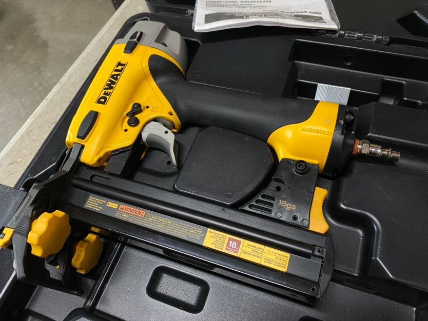 Dewalt 18g 7/32” crown flooring stapler - photo 3