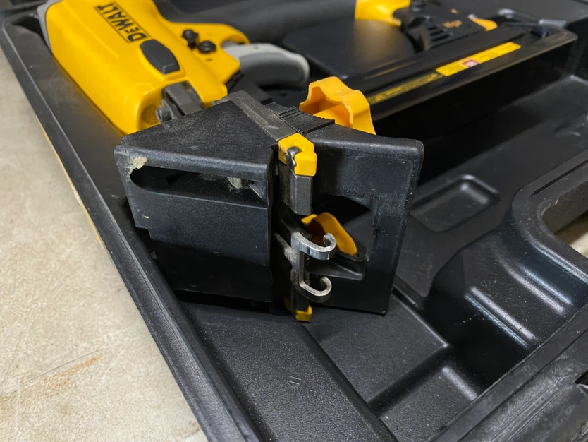 Dewalt 18g 7/32” crown flooring stapler - photo 4