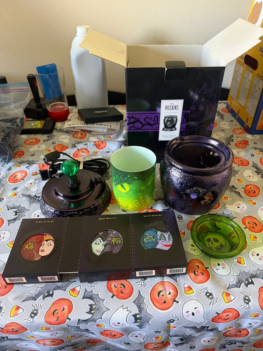 Disney Villains Wax Warmer and Mug Set - photo 3