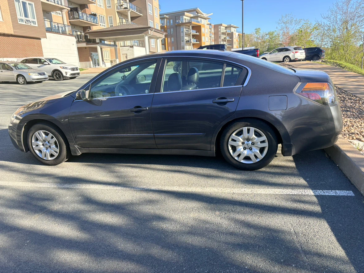 Nissan Altima 2.5L Sedan - photo 2