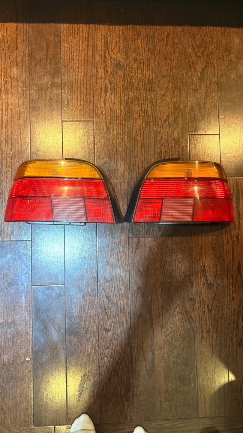 OEM BMW E39 528i 540i M5 Taillights Pair 1997–2000