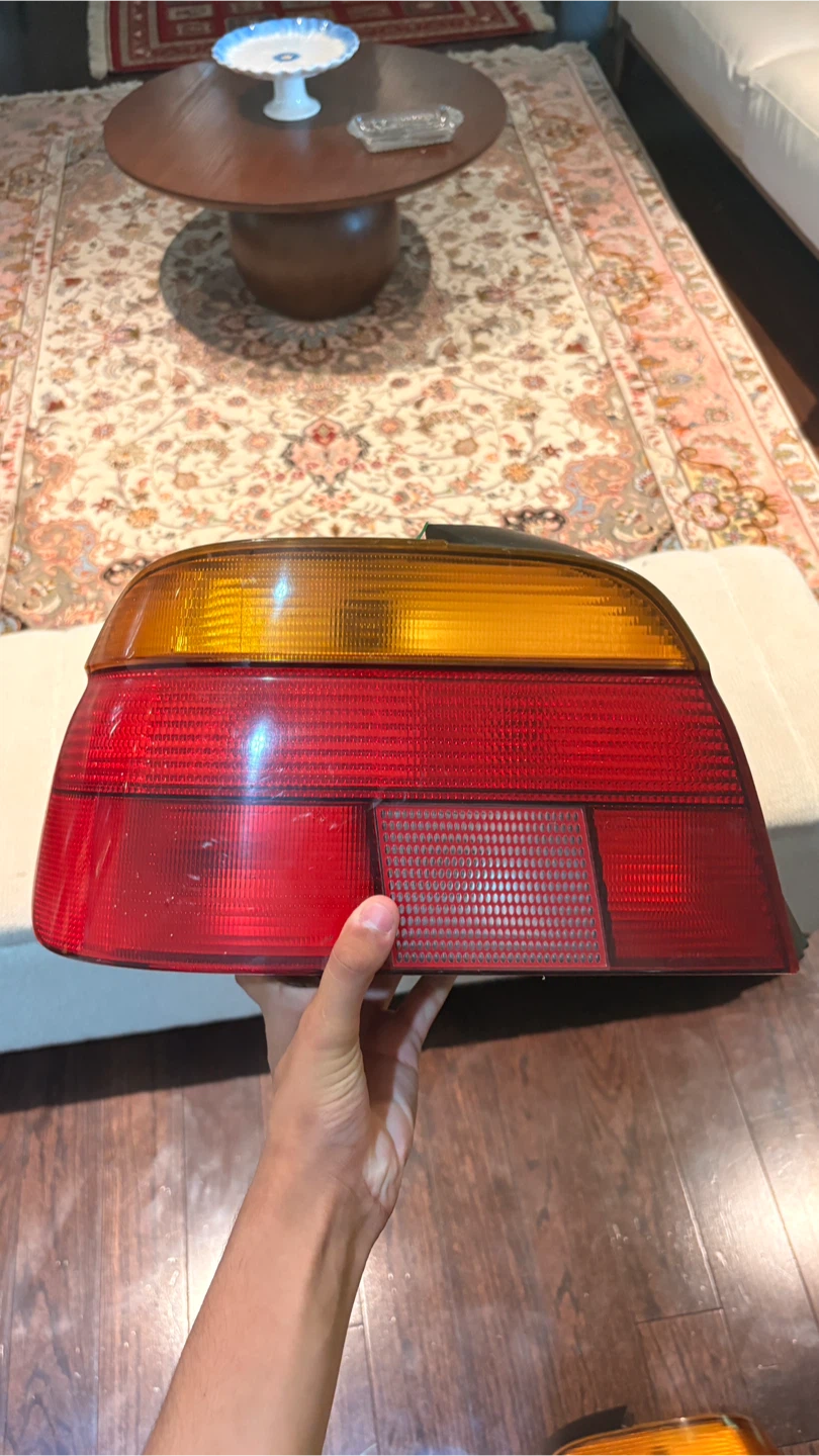 OEM BMW E39 528i 540i M5 Taillights Pair 1997–2000 - photo 2