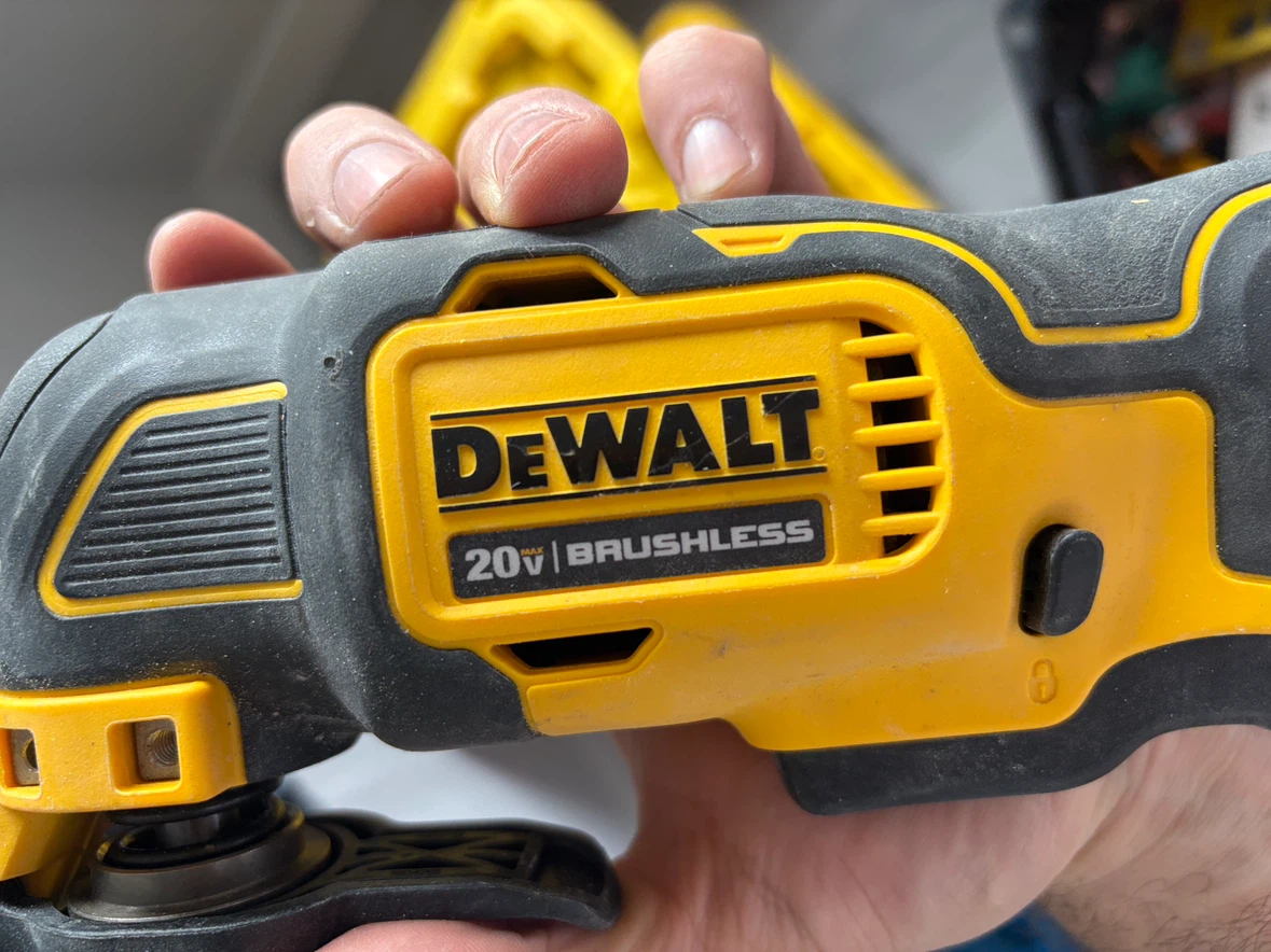 DeWalt Atomic 20V Brushless Oscillating Tool - photo 4