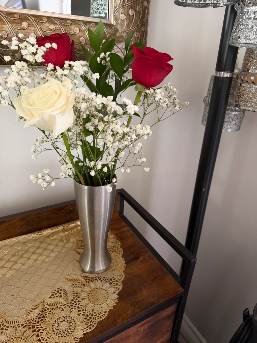 Vase with fresh Roses and Baby's Breath - photo 2