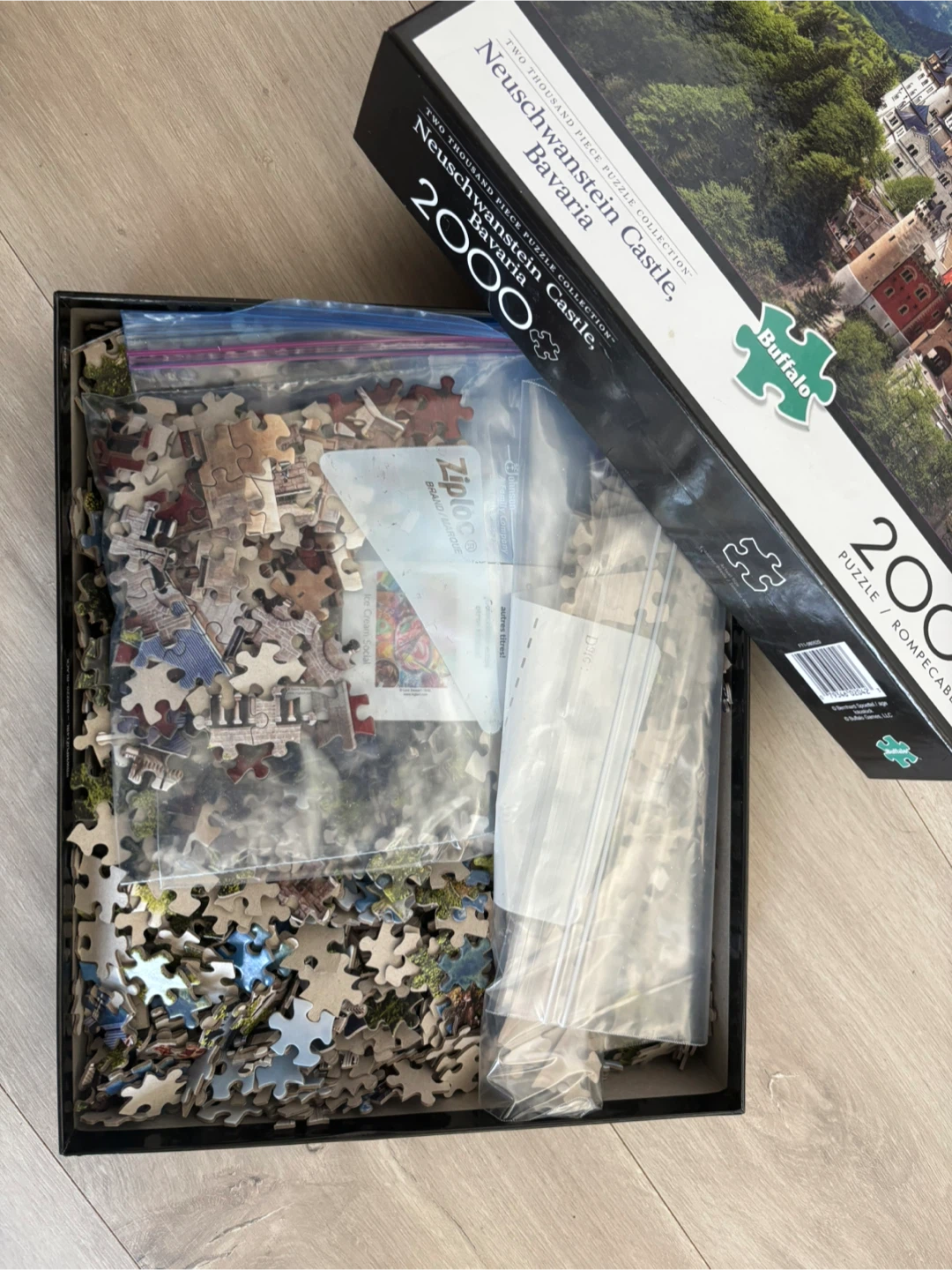 Neuschwanstein Castle 2000 Piece Puzzle - photo 2