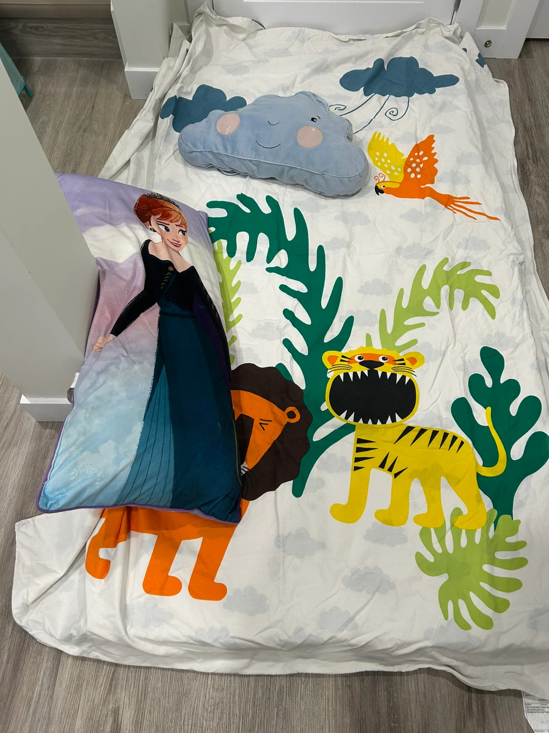 Kids foam mattress and duvet cover with pillows
